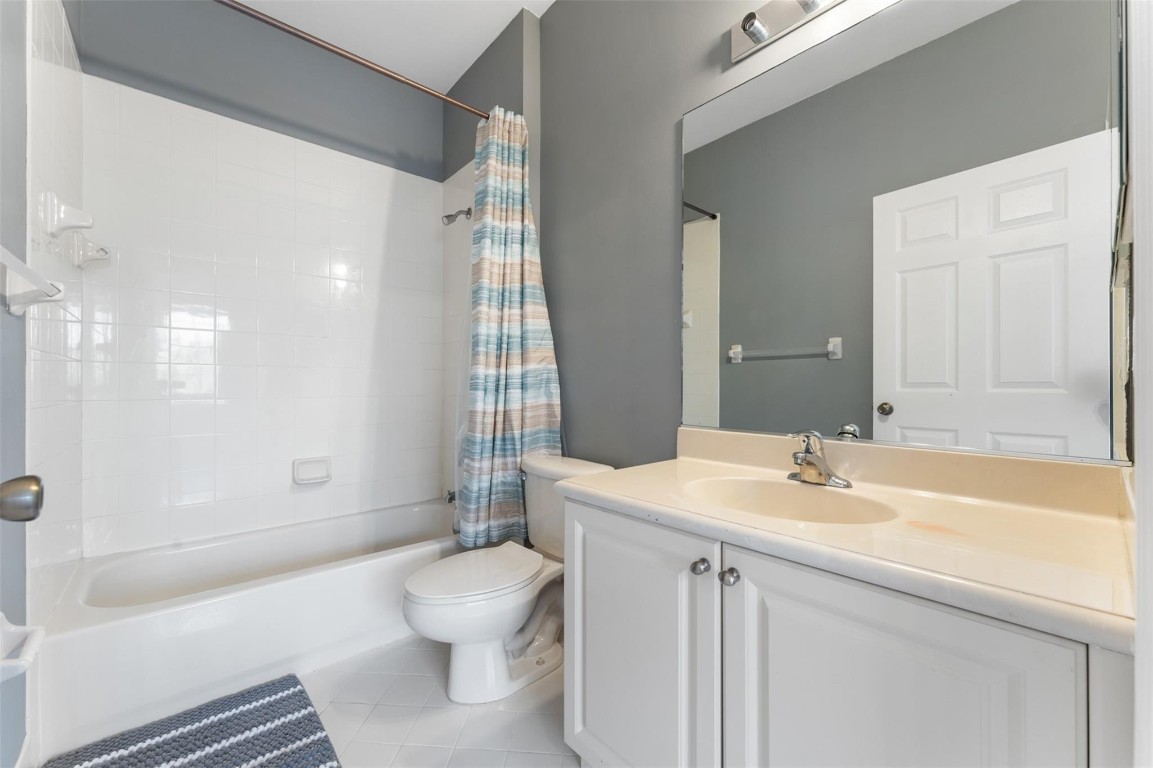 SUNSET LAKES PLAT THREE - Residential