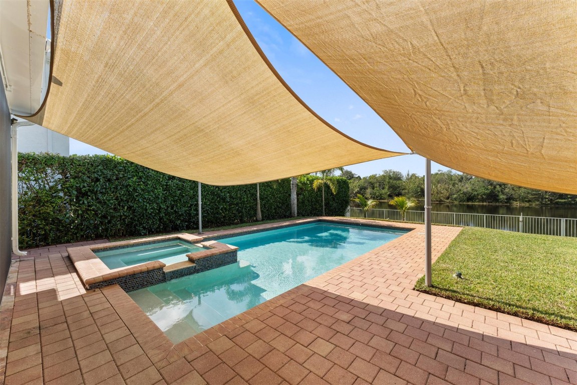 SUNSET LAKES PLAT THREE - Residential