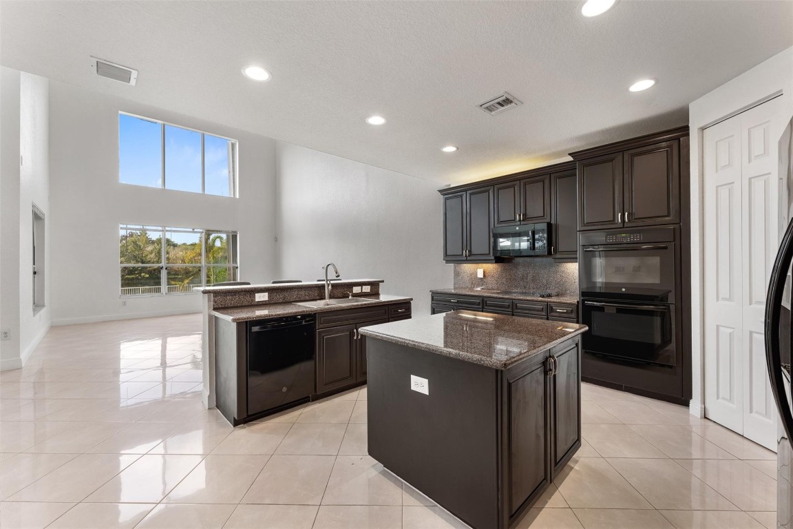 SUNSET LAKES PLAT THREE - Residential