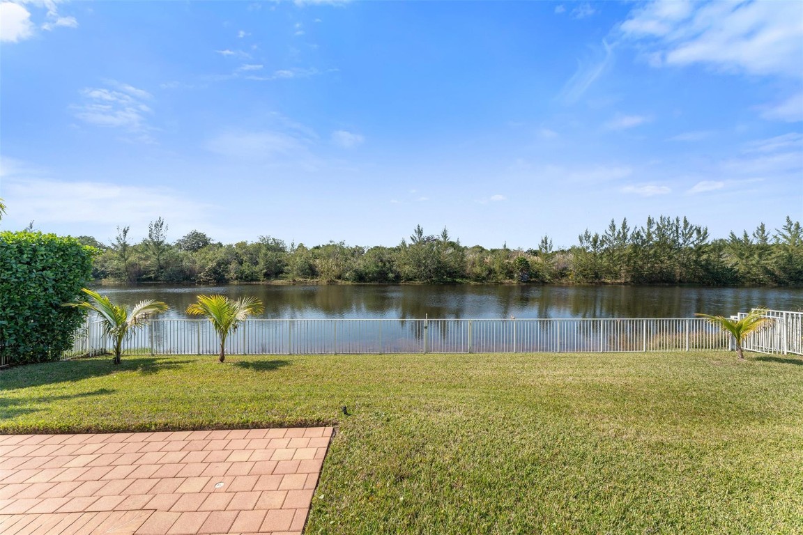 SUNSET LAKES PLAT THREE - Residential