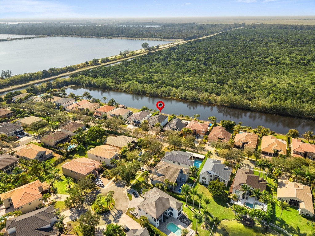 SUNSET LAKES PLAT THREE - Residential