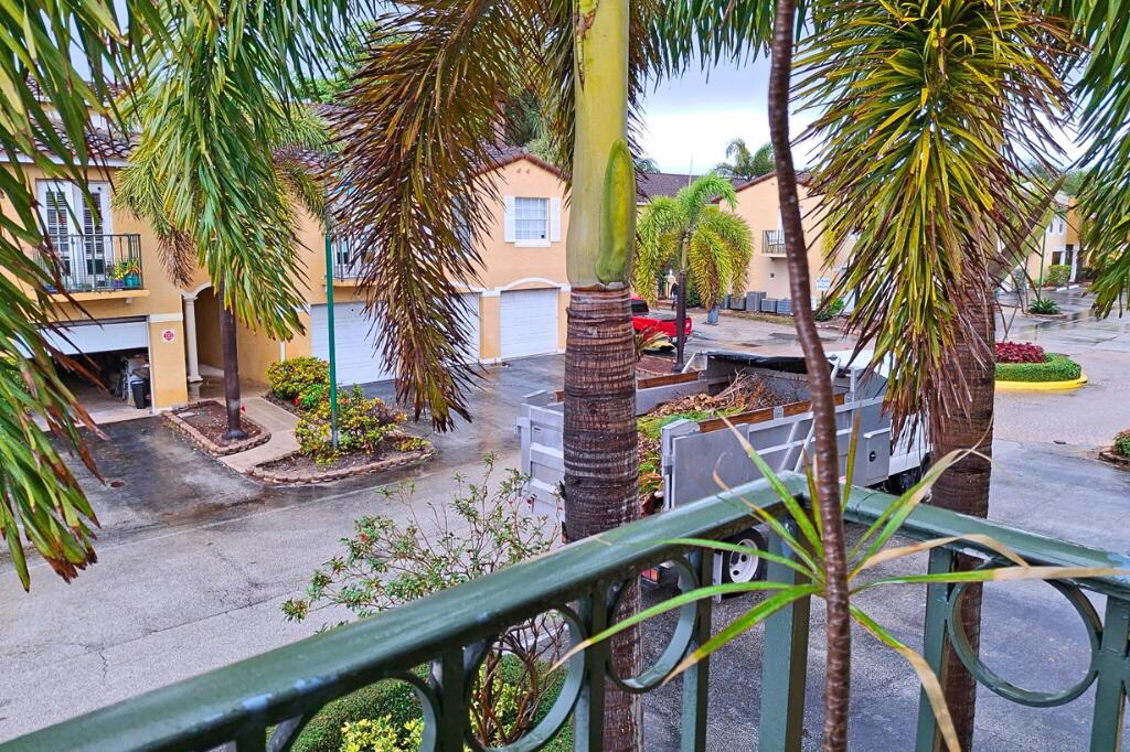 1030 Lake Shore Drive 206