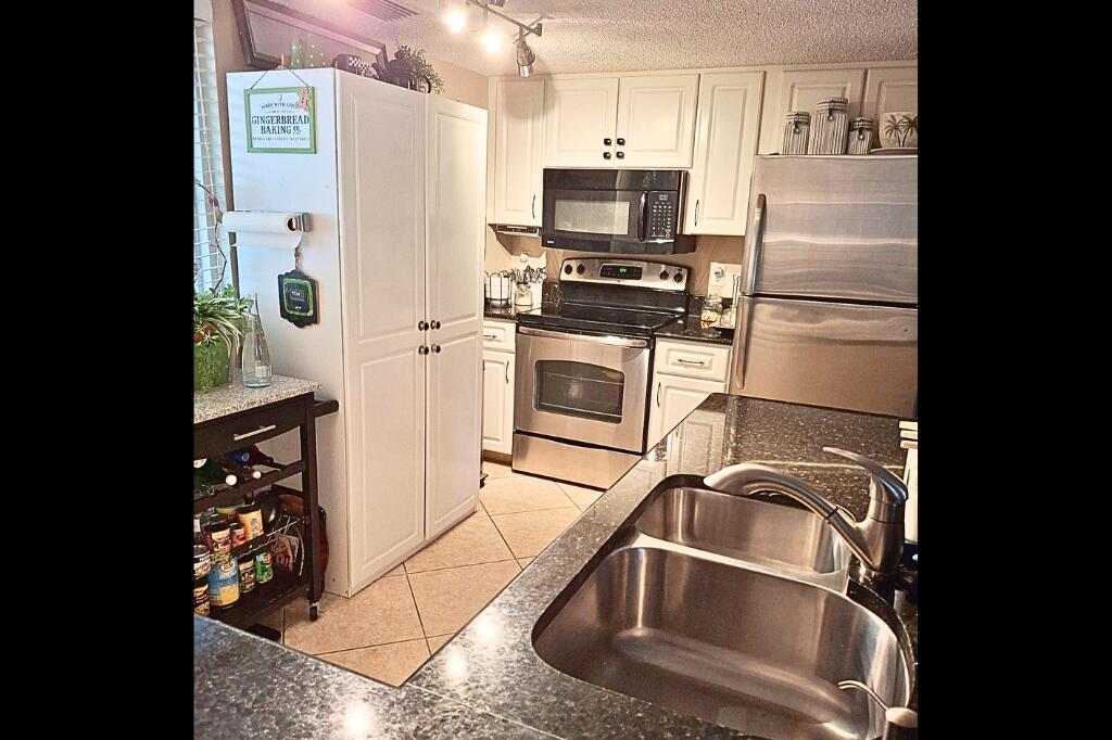 BAY REACH CONDO - Residential