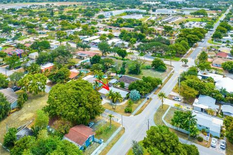 Single Family Residence in Pompano Beach FL 1001 4th St St 19.jpg