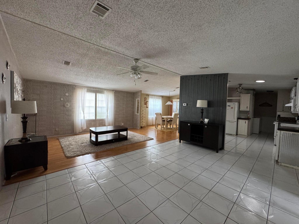 Photo of 621 Sunny S Avenue, Boynton Beach, FL 33436 (MLS # B26082412)
