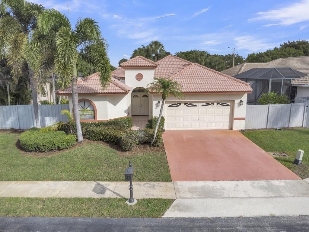 Photo of 215 Citrus Trail, Boynton Beach, FL 33436 (MLS # R11158406)