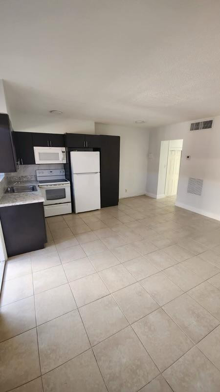 Hollywood Park 4-19 B - Residential Lease