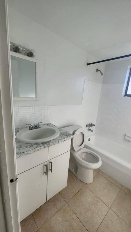 Hollywood Park 4-19 B - Residential Lease