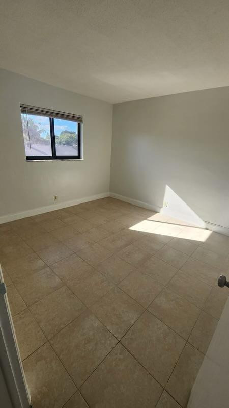 Hollywood Park 4-19 B - Residential Lease