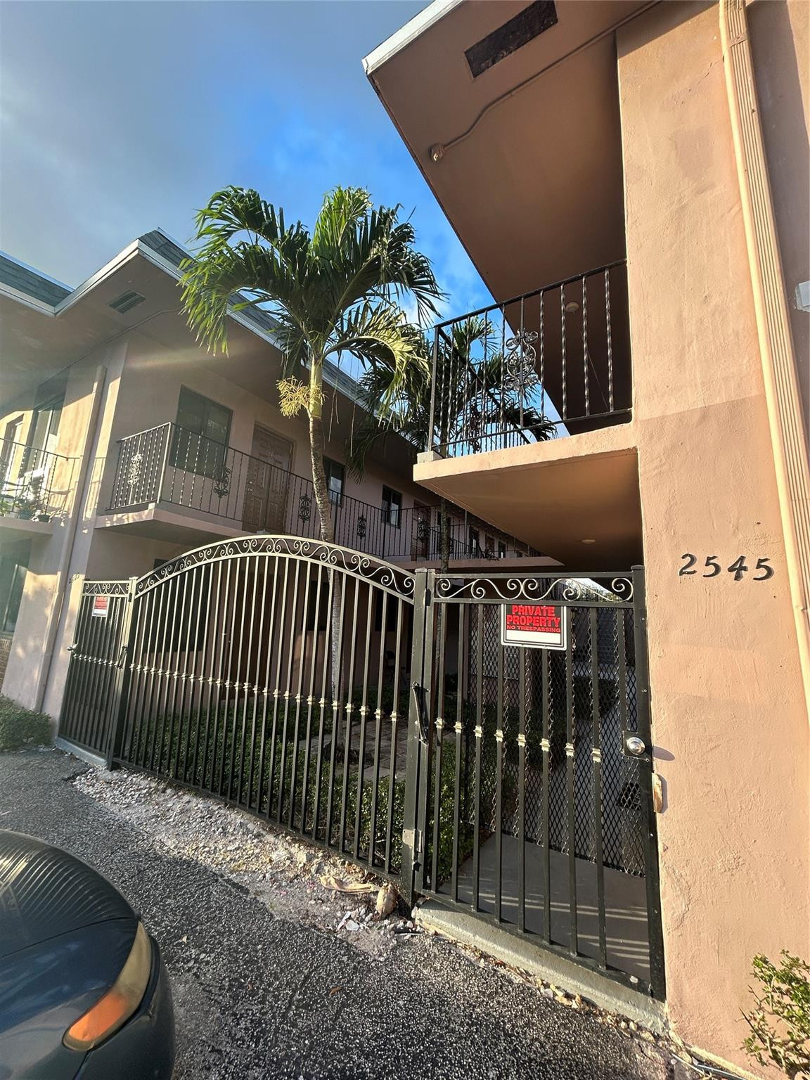 Hollywood Park 4-19 B - Residential Lease