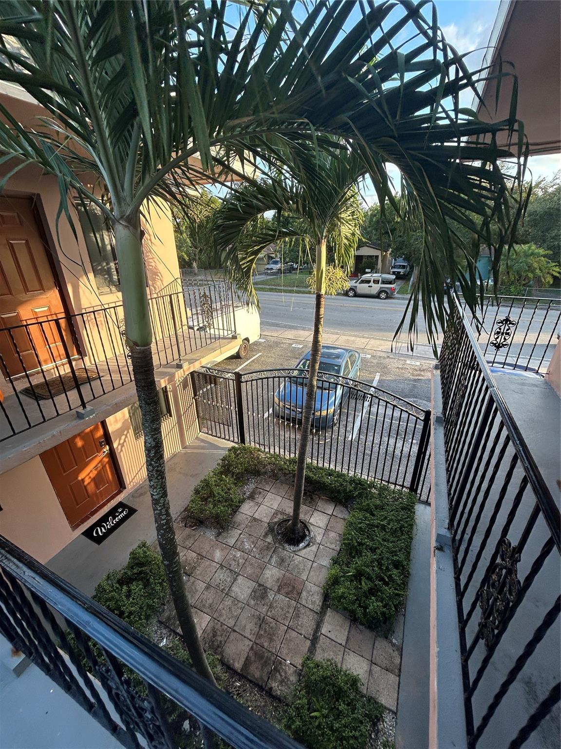 Hollywood Park 4-19 B - Residential Lease