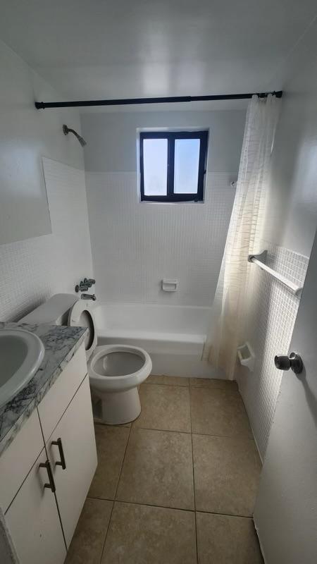 Hollywood Park 4-19 B - Residential Lease