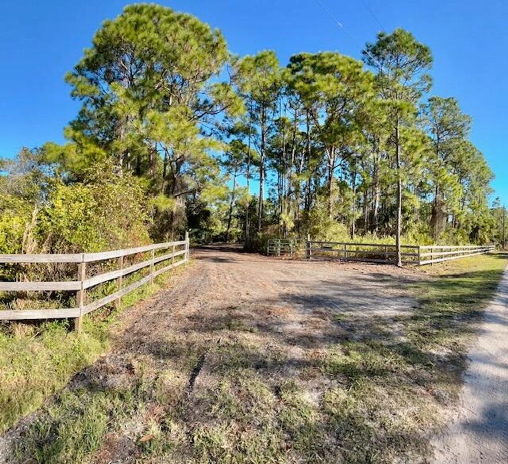 Photo of 24951 SW 86th Street, Indiantown, FL 34956 (MLS # R11166376)