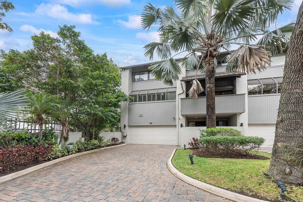 Photo of 40 Portside Drive, Fort Lauderdale, FL 33316 (MLS # B26053611)
