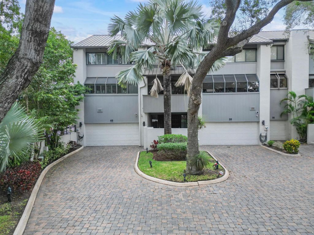 Photo of 40 Portside Drive, Fort Lauderdale, FL 33316 (MLS # B26053611)