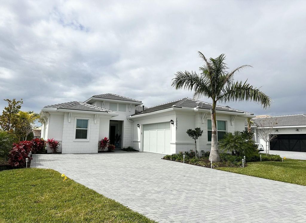 Photo of 10027 Timber Crk Way, Palm Beach Gardens, FL 33412 (MLS # B26006241)