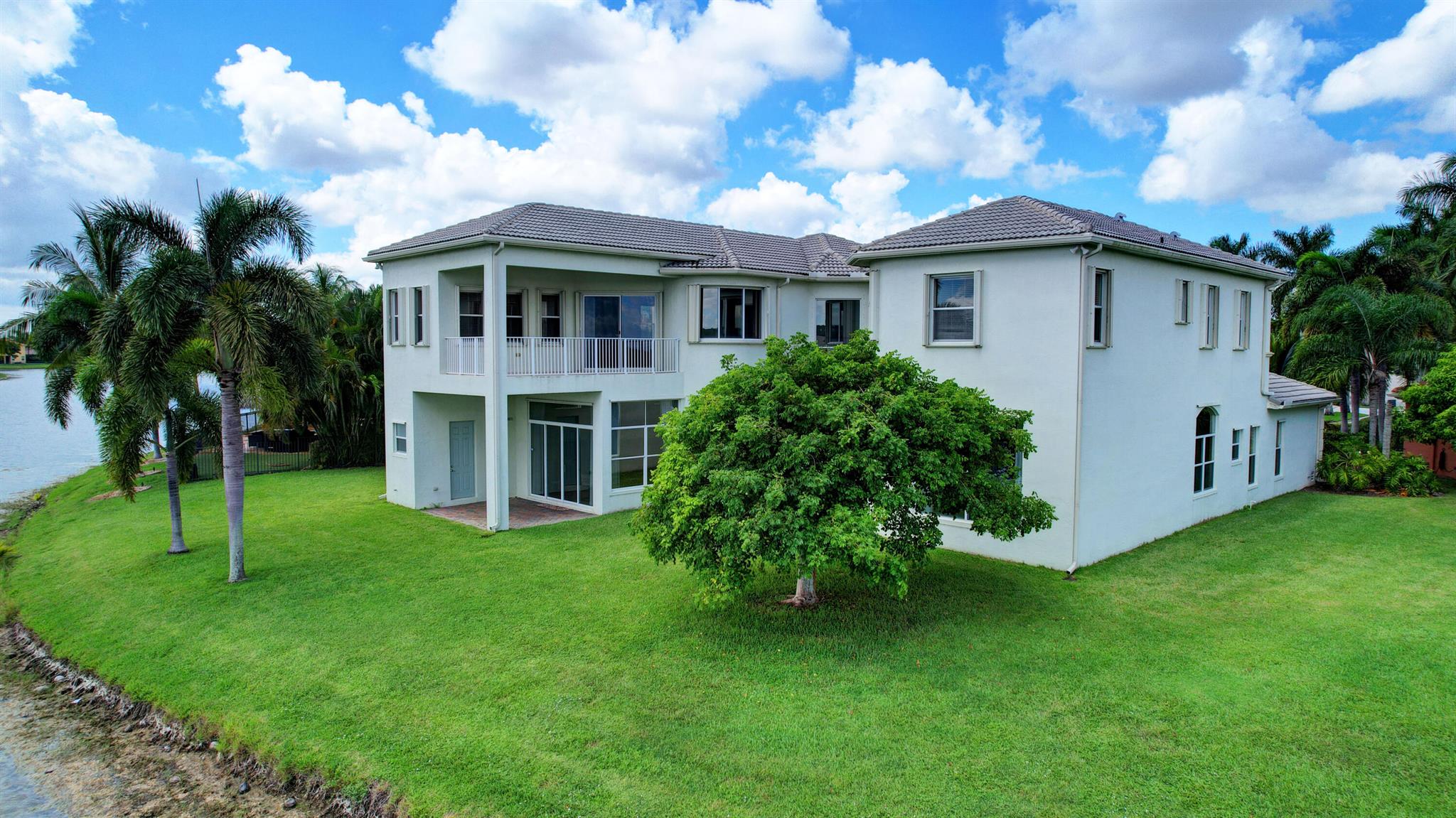 OLYMPIA 2 - Residential Lease