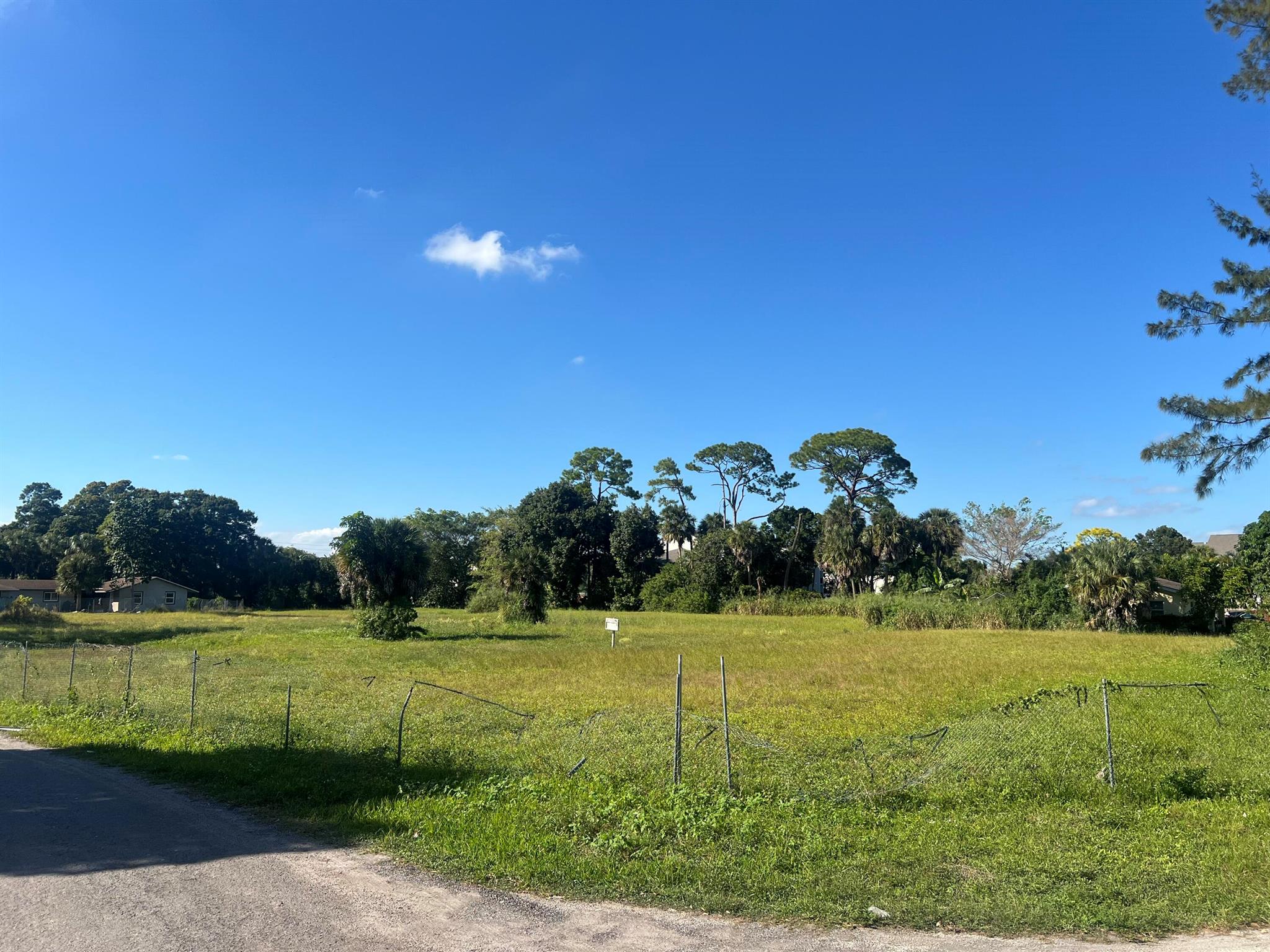 Pineridge Gardens - Land