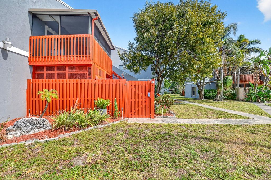 Photo of 18 Crossings Circle #F, Boynton Beach, FL 33435 (MLS # R11169423)