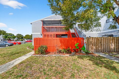 18 Crossings Circle F Boynton Beach FL 33435