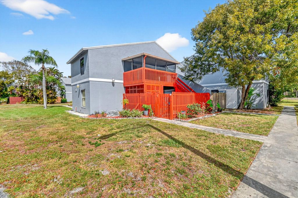 Photo of 18 Crossings Circle #F, Boynton Beach, FL 33435 (MLS # R11169423)