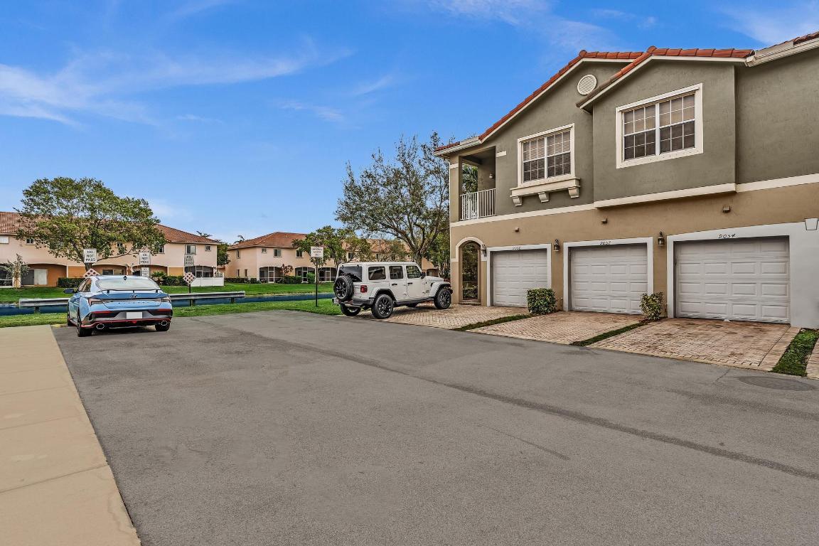 HAMPTON HILLS CONDO - Residential