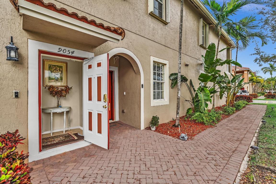 HAMPTON HILLS CONDO - Residential