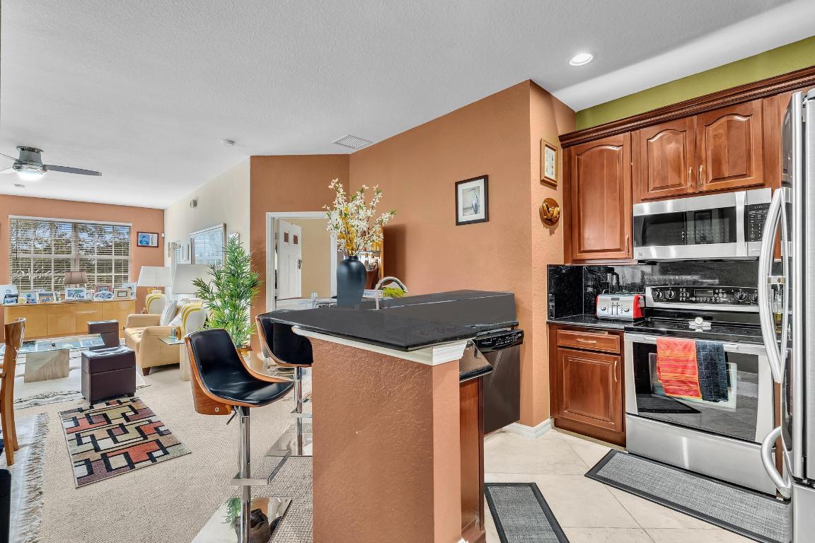 HAMPTON HILLS CONDO - Residential