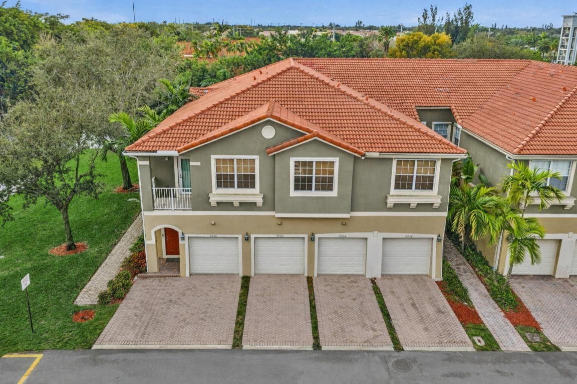 HAMPTON HILLS CONDO - Residential