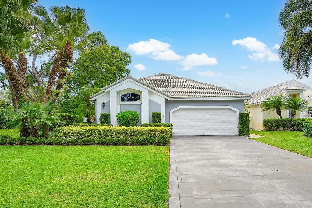 Photo of 12750 Oak Knoll Drive, Palm Beach Gardens, FL 33418 (MLS # R10992836)