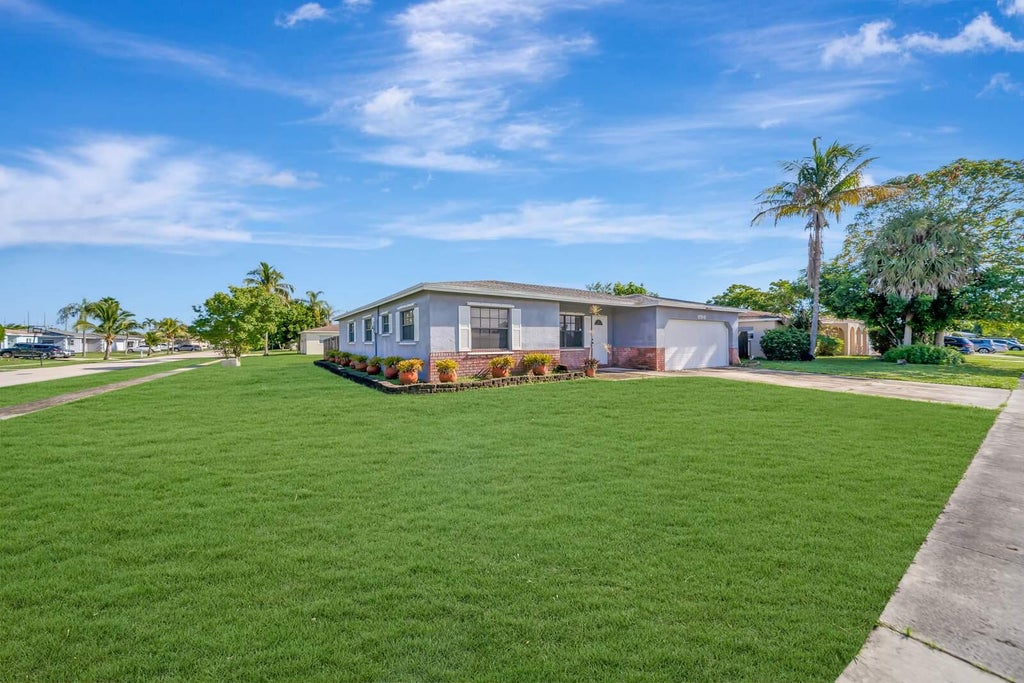 Photo of 10941 GALLERY Street, Boca Raton, FL 33428 (MLS # B26073346)
