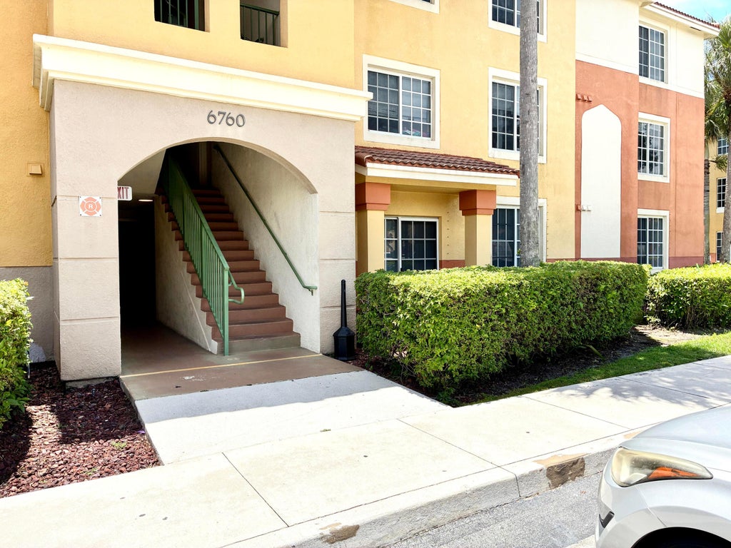 Photo of 6760 Heritage Grande #6107, Boynton Beach, FL 33437 (MLS # B26053460)