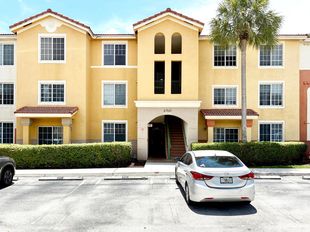 Photo of 6760 Heritage Grande #6107, Boynton Beach, FL 33437 (MLS # B26053460)