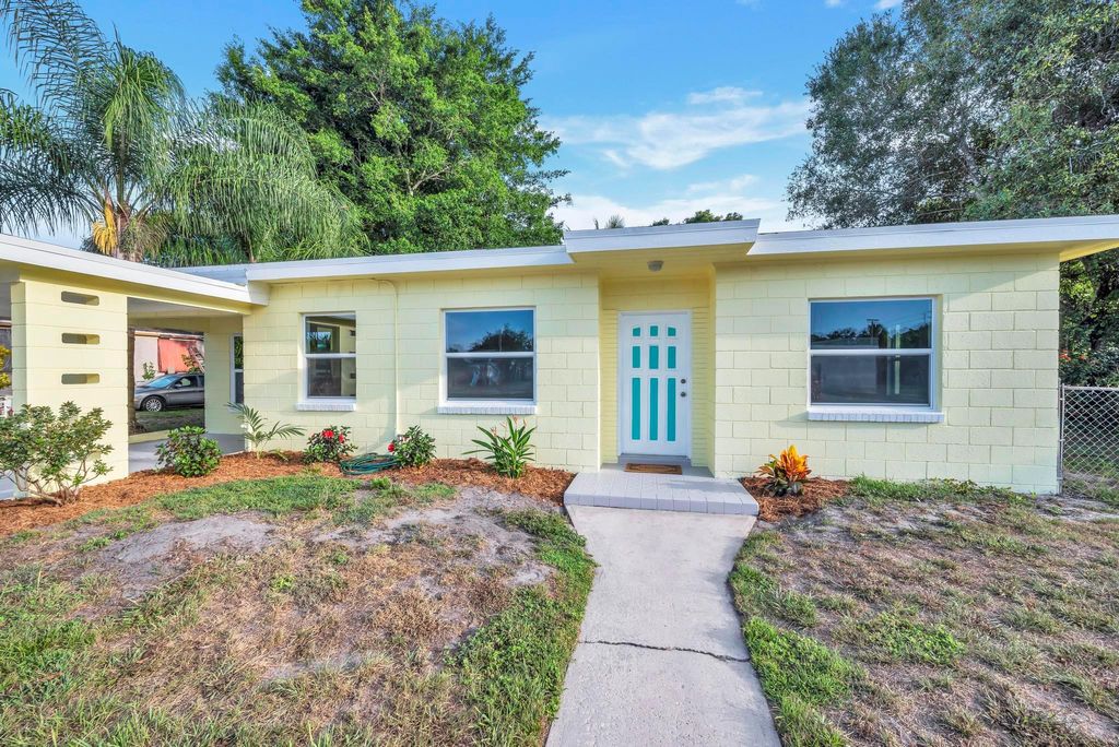 Photo of 3205 Tennessee Avenue, Fort Pierce, FL 34950 (MLS # R10924058)