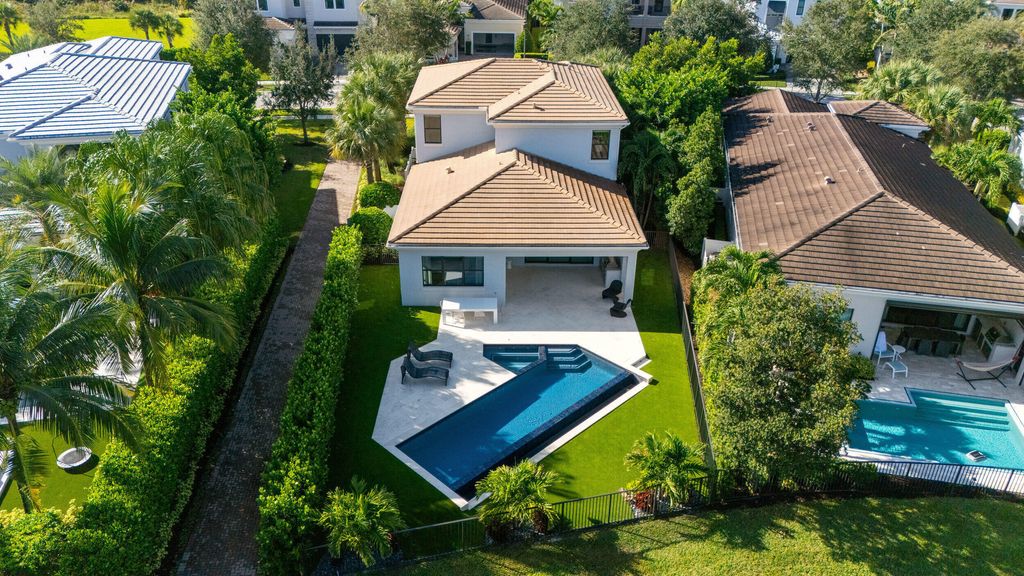 Photo of 5525 Renoir Place, Palm Beach Gardens, FL 33418 (MLS # B26019368)