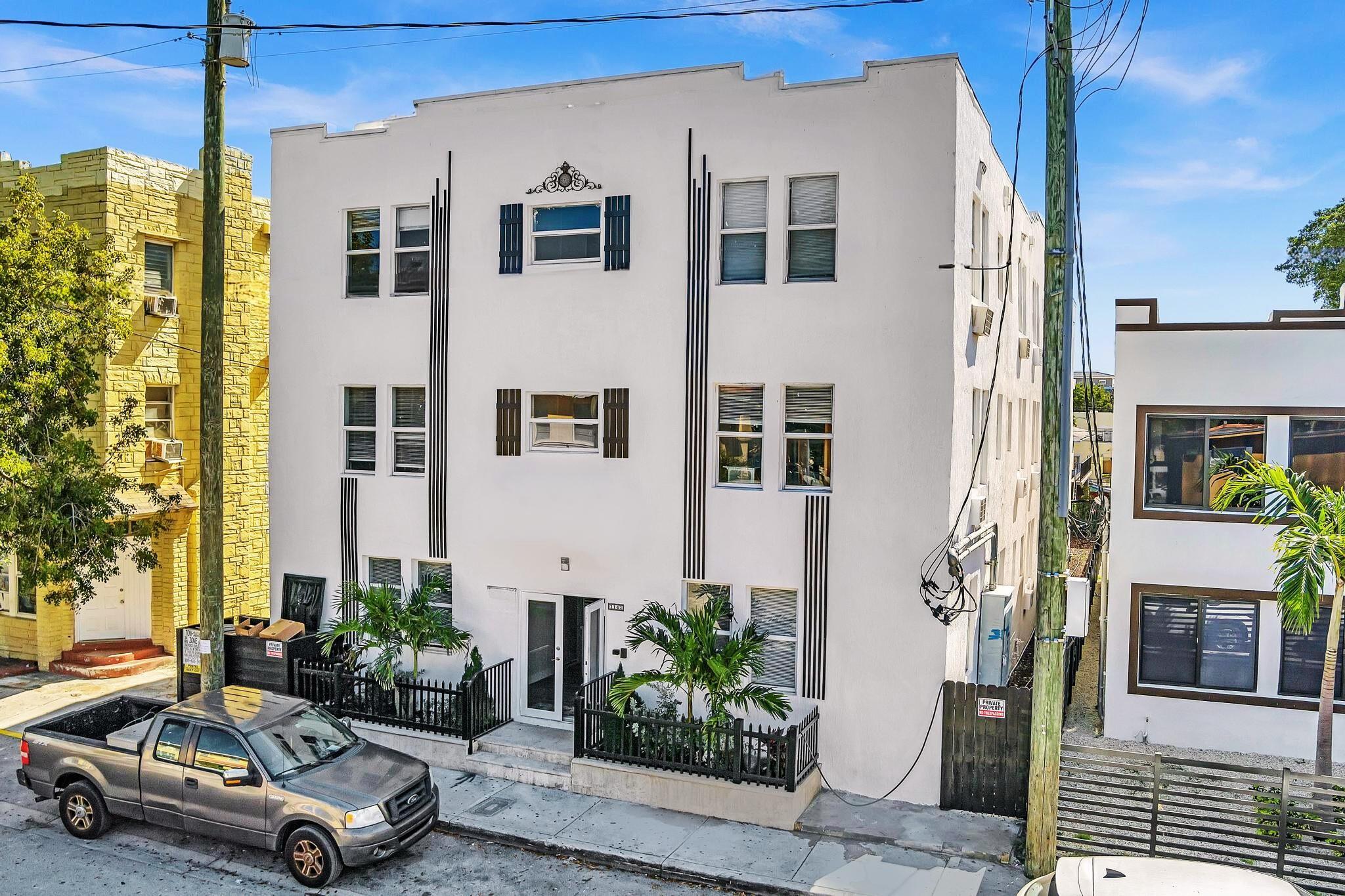 1142 SW 4th St