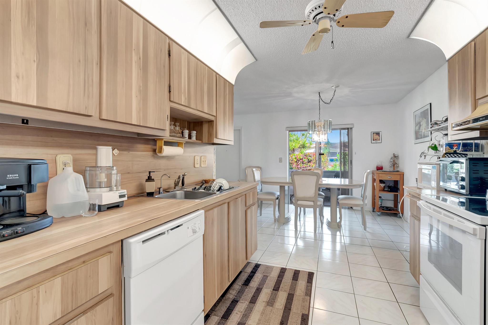 DELRAY VILLAS 1 - Residential