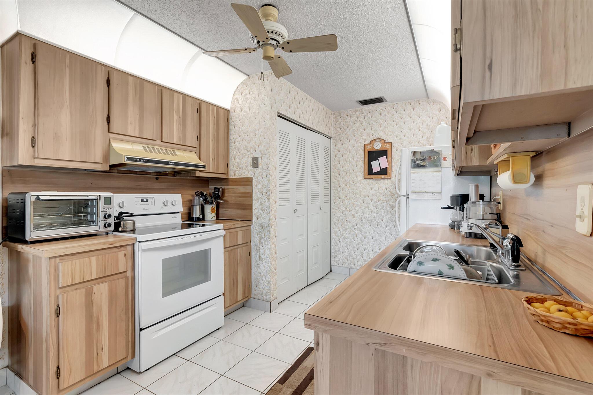 DELRAY VILLAS 1 - Residential