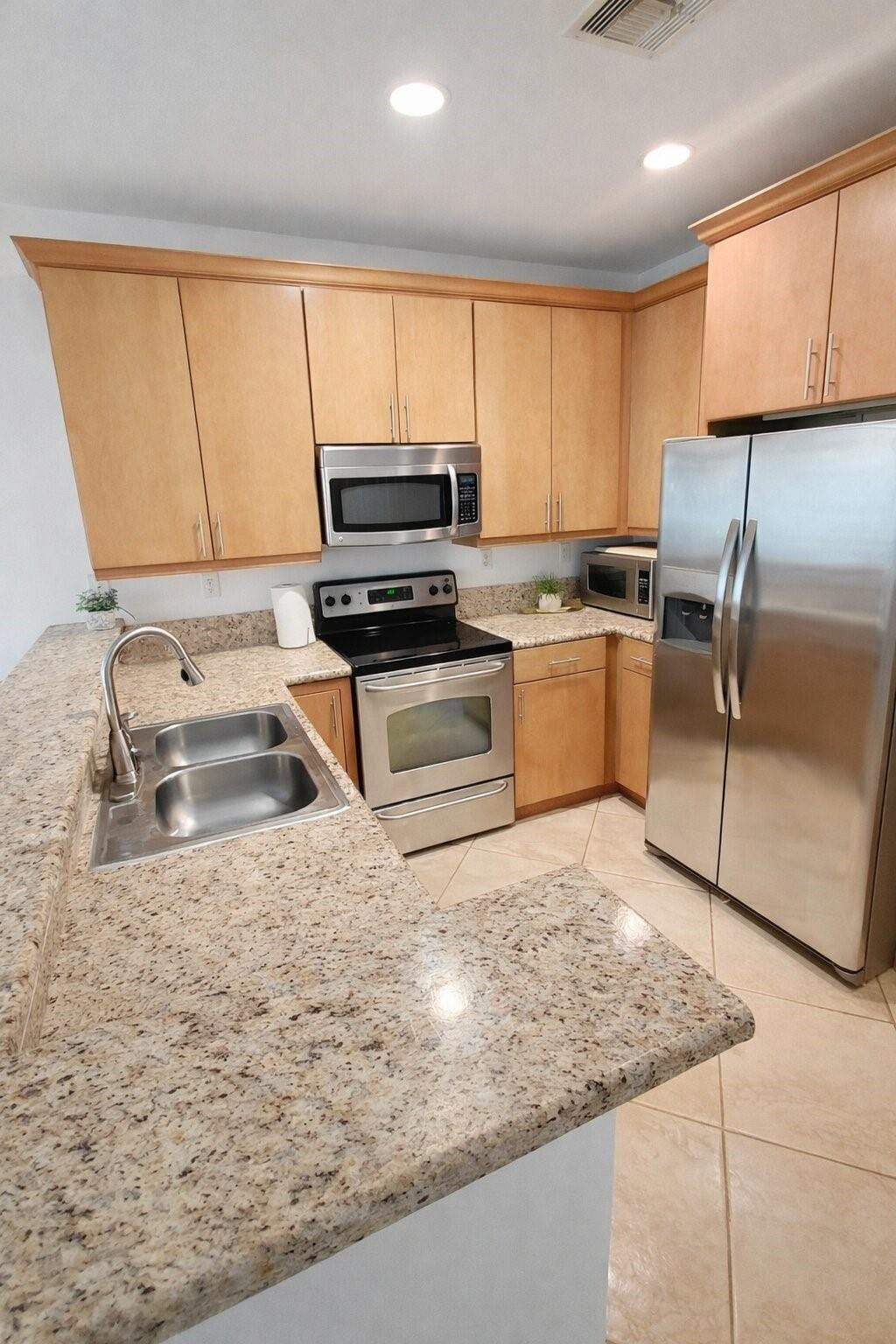 OAKLAND LAKES - Residential Lease