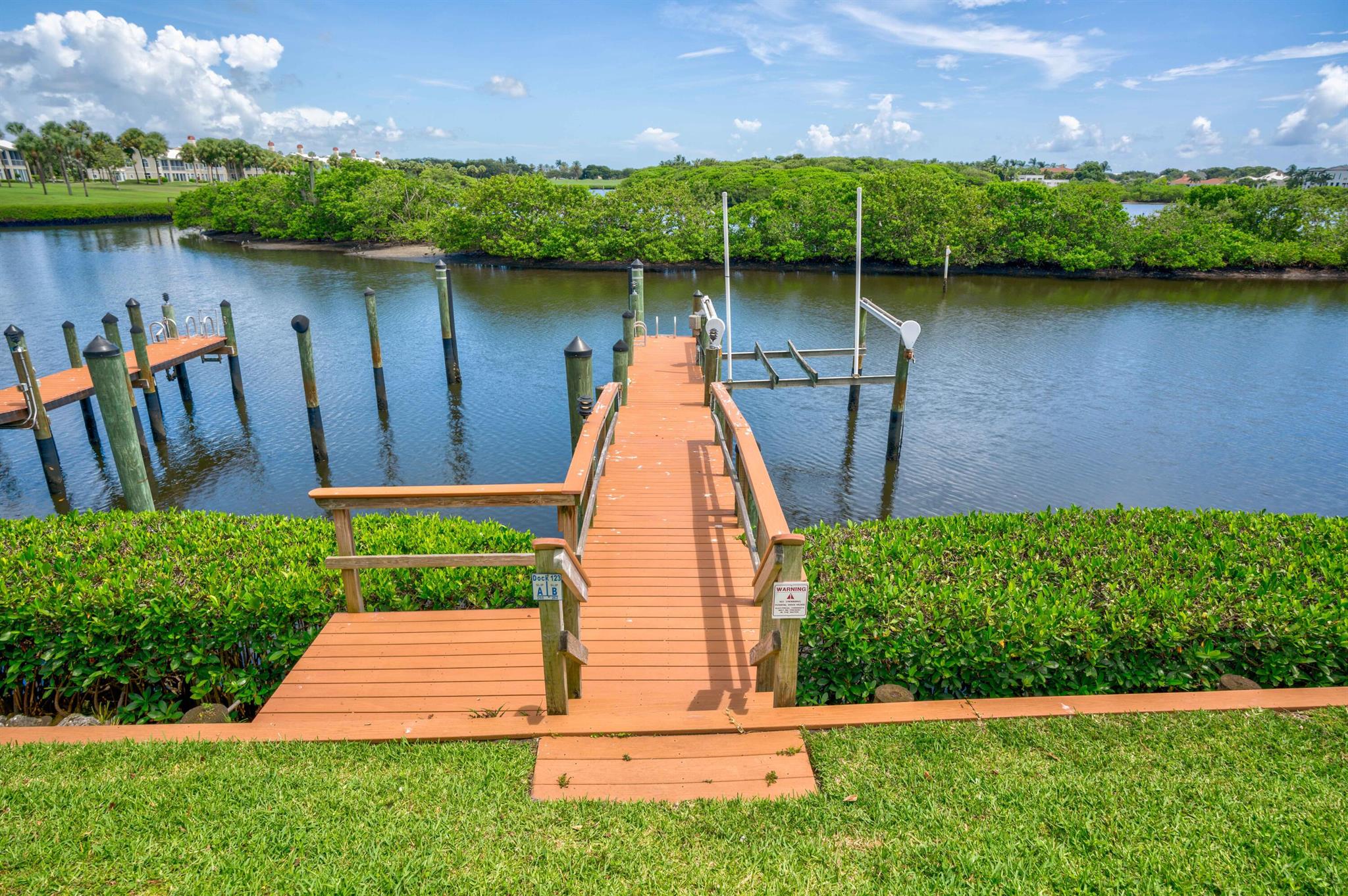 ADMIRALS COVE - Residential