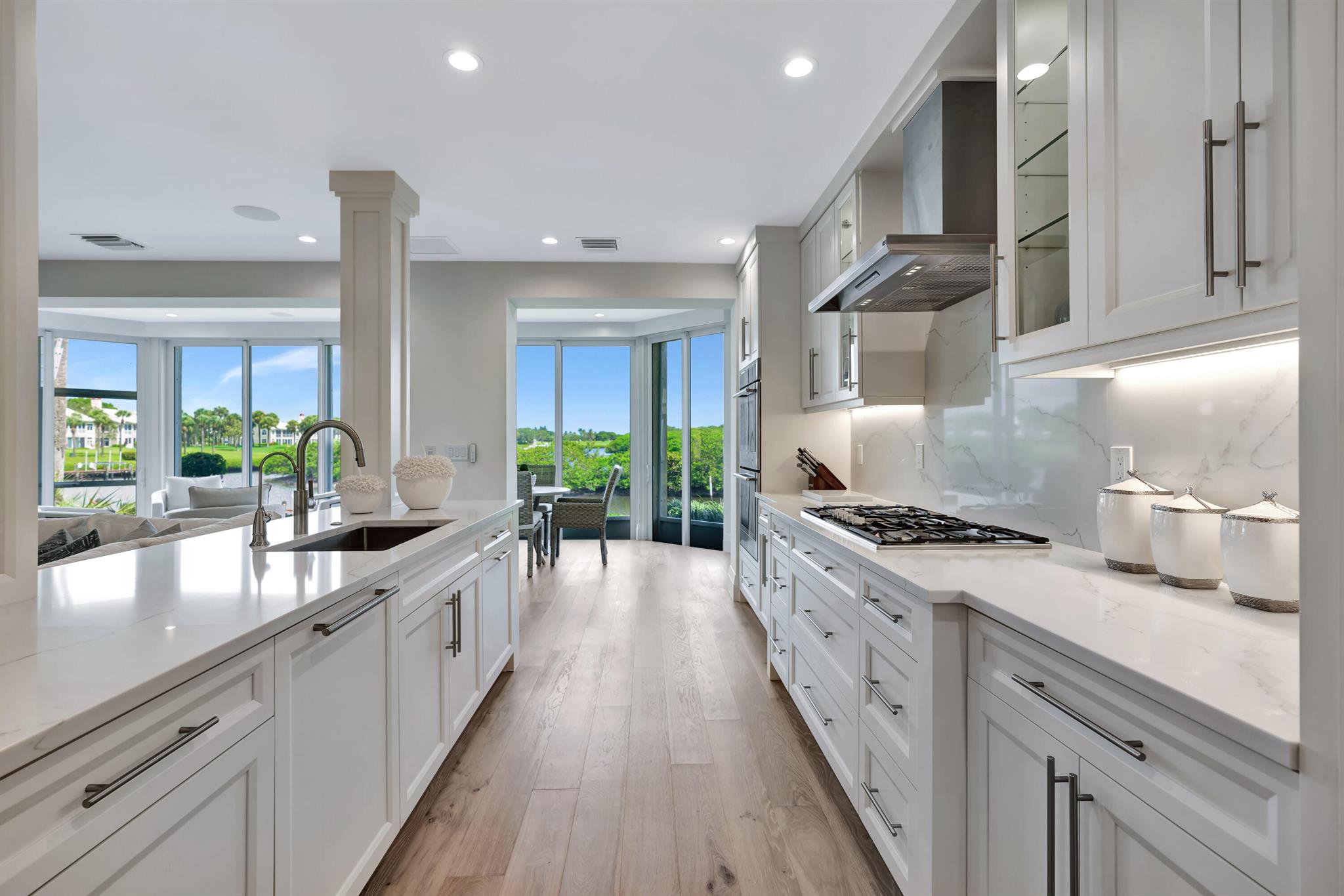 ADMIRALS COVE - Residential