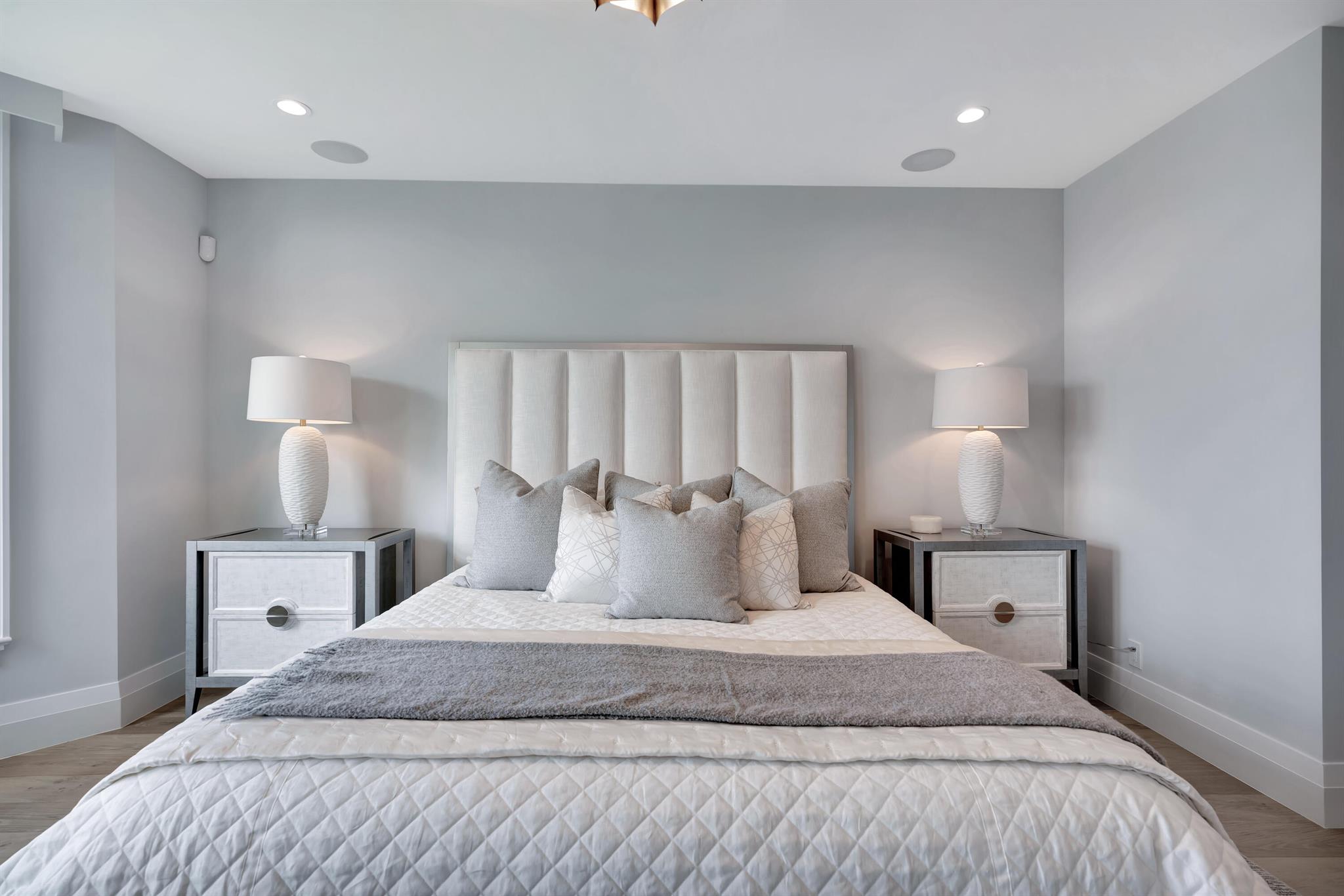 ADMIRALS COVE - Residential