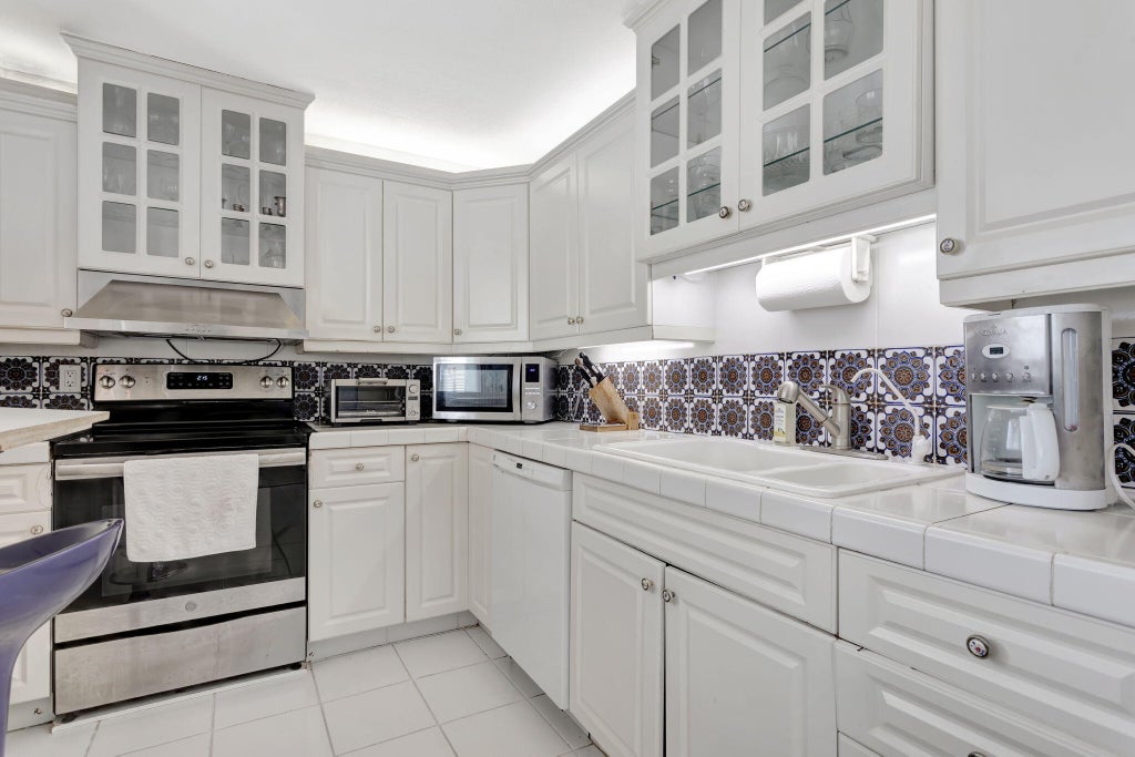 Photo of 1732 Bridgewood Drive, Boca Raton, FL 33434 (MLS # R11116458)