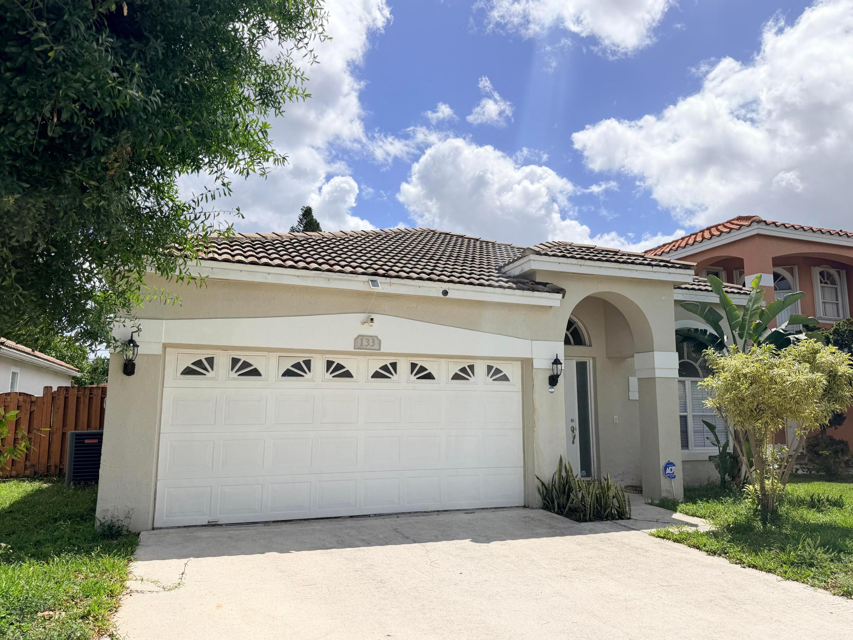 VILLAGES OF WOODLAKE - Residential Lease