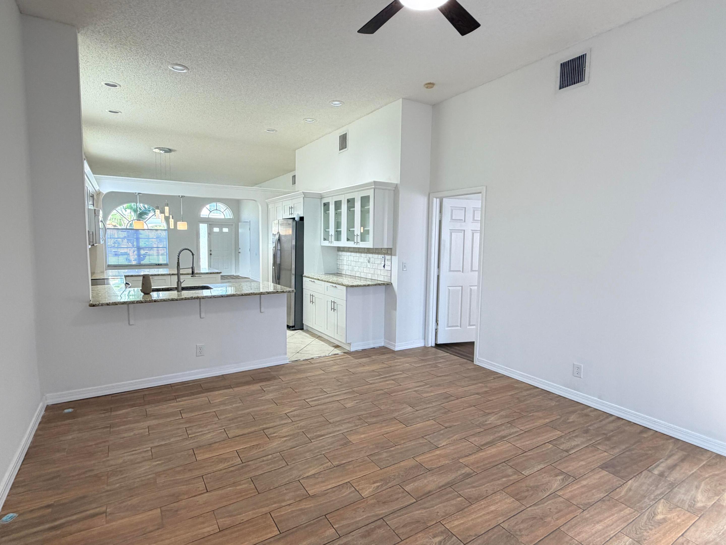 VILLAGES OF WOODLAKE - Residential Lease