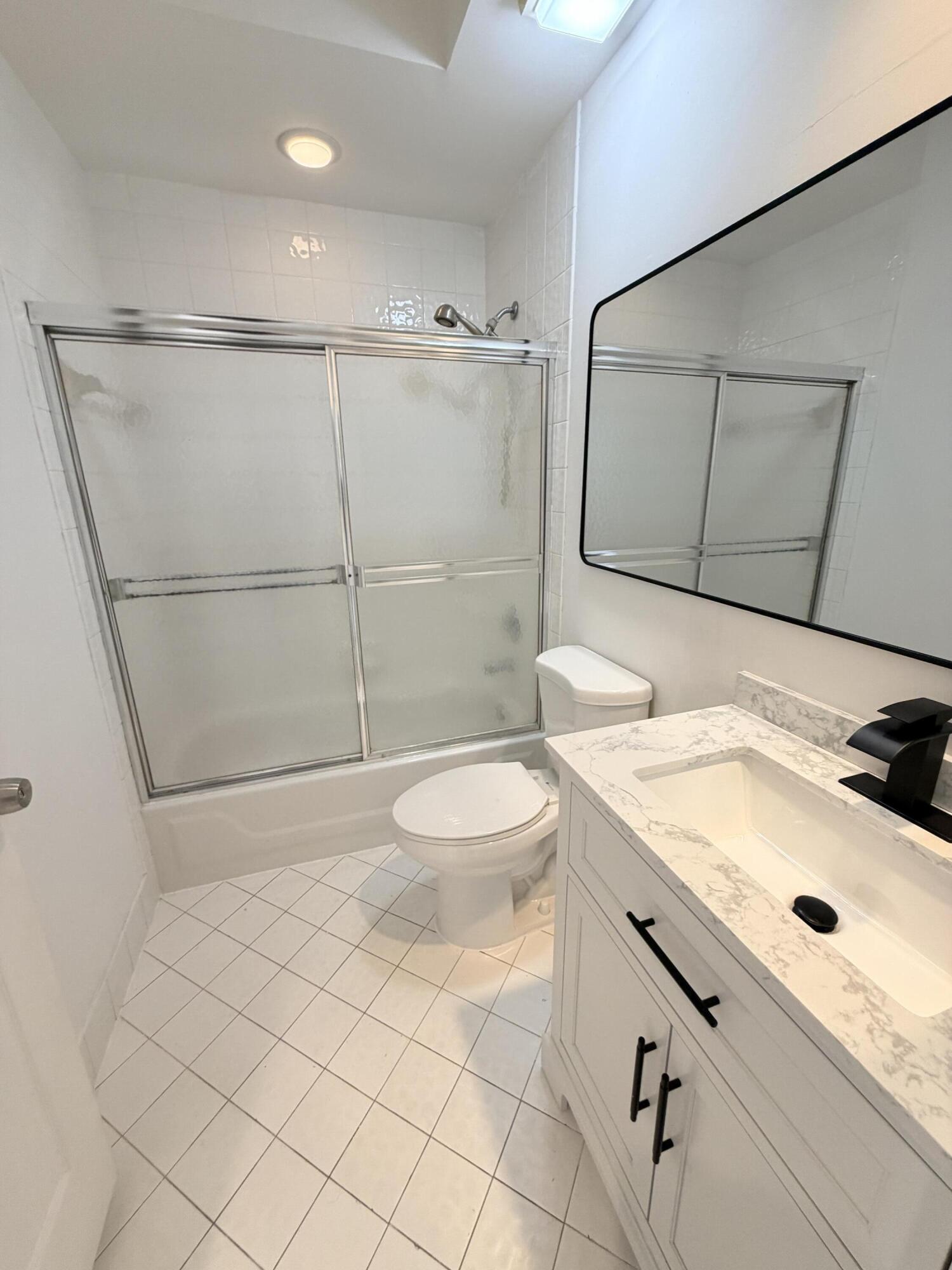 VILLAGES OF WOODLAKE - Residential Lease