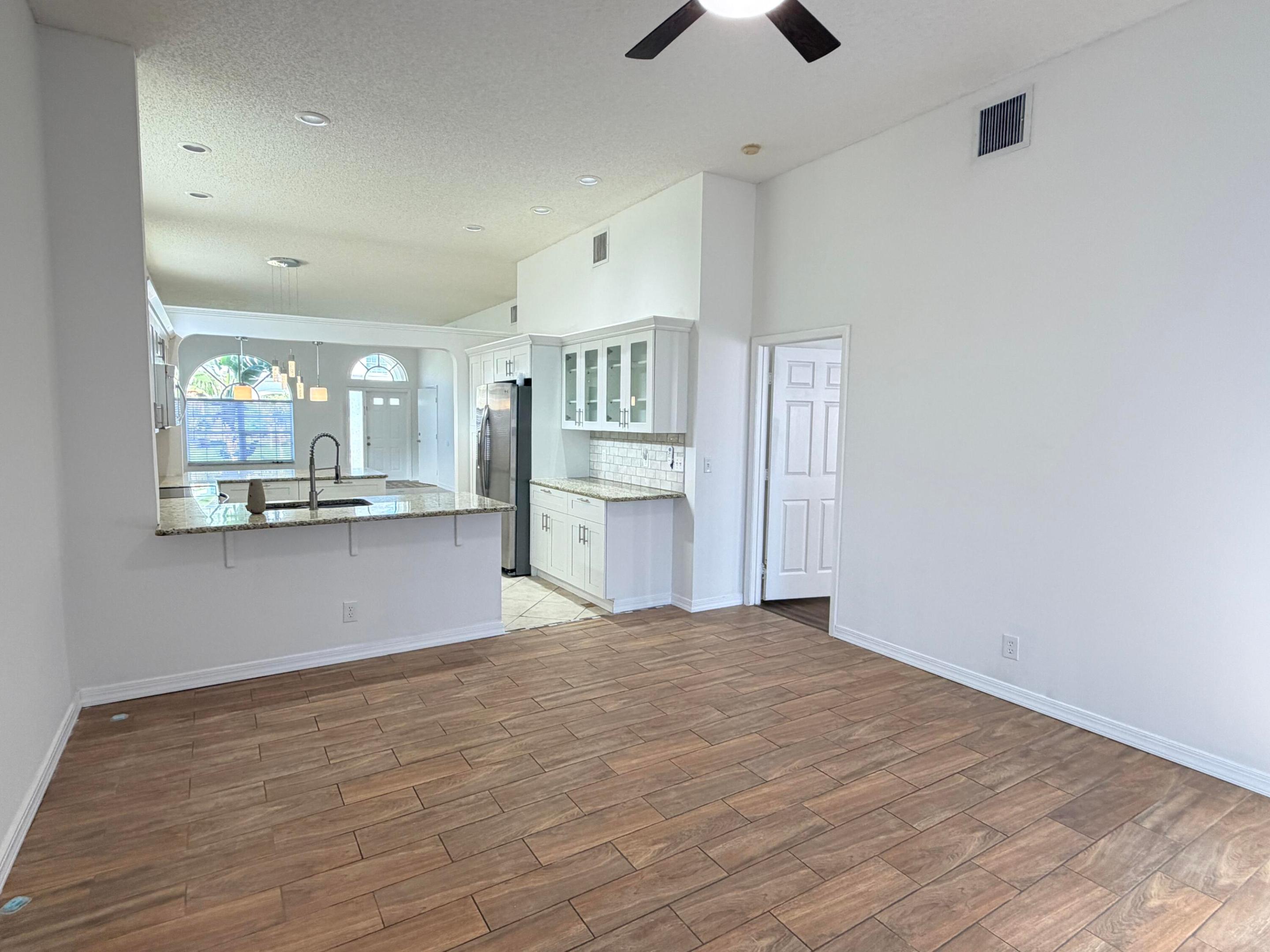 VILLAGES OF WOODLAKE - Residential Lease