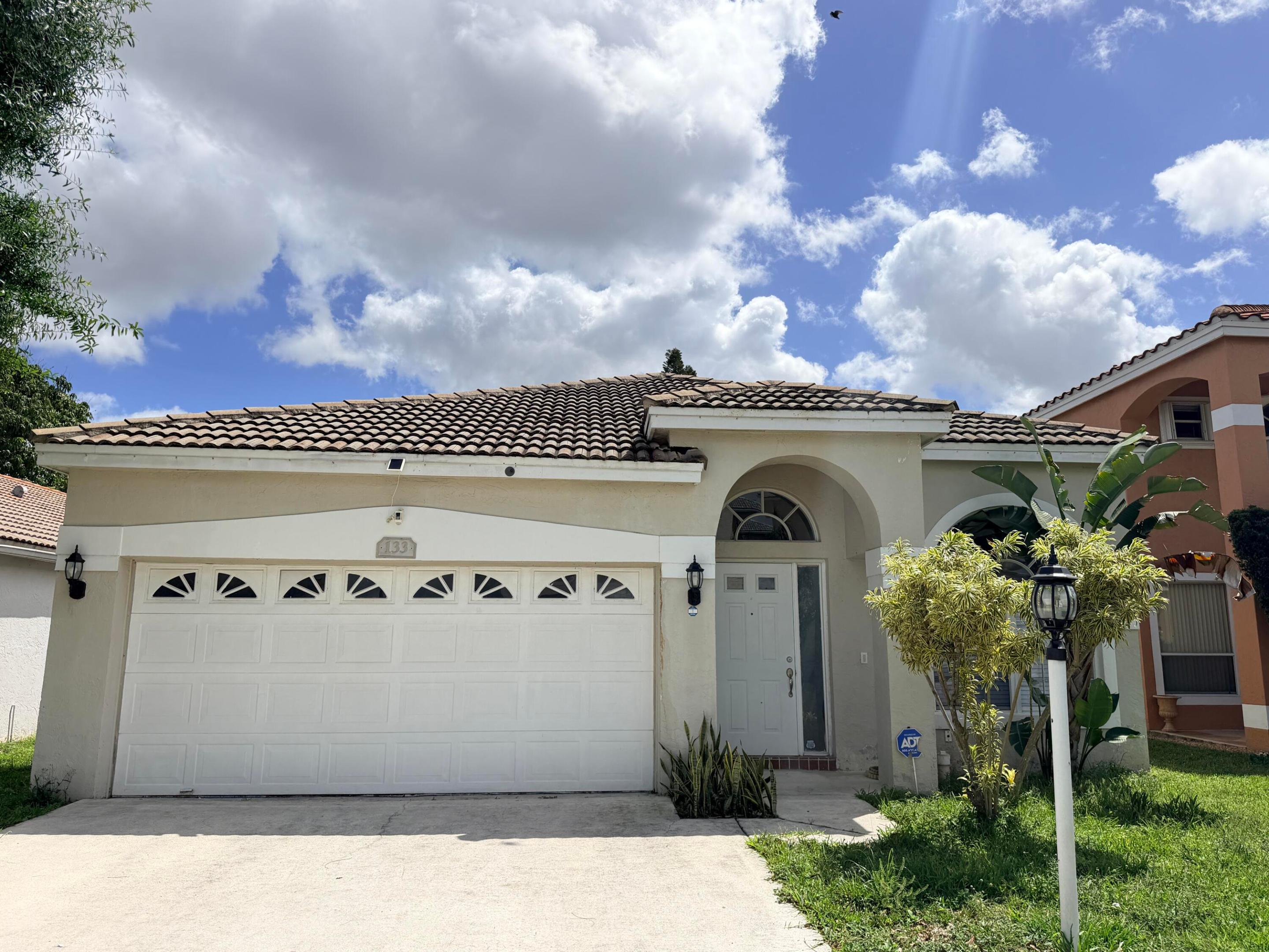 VILLAGES OF WOODLAKE - Residential Lease