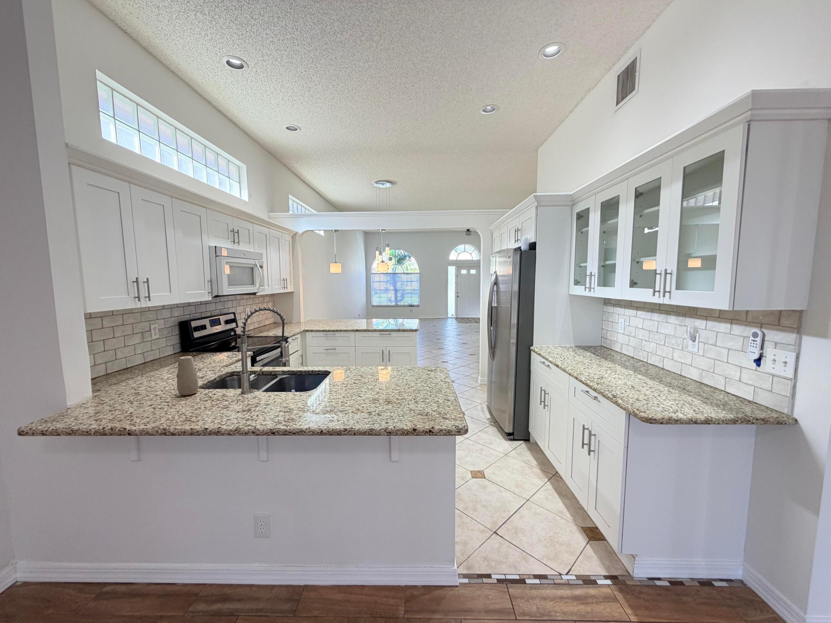 VILLAGES OF WOODLAKE - Residential Lease