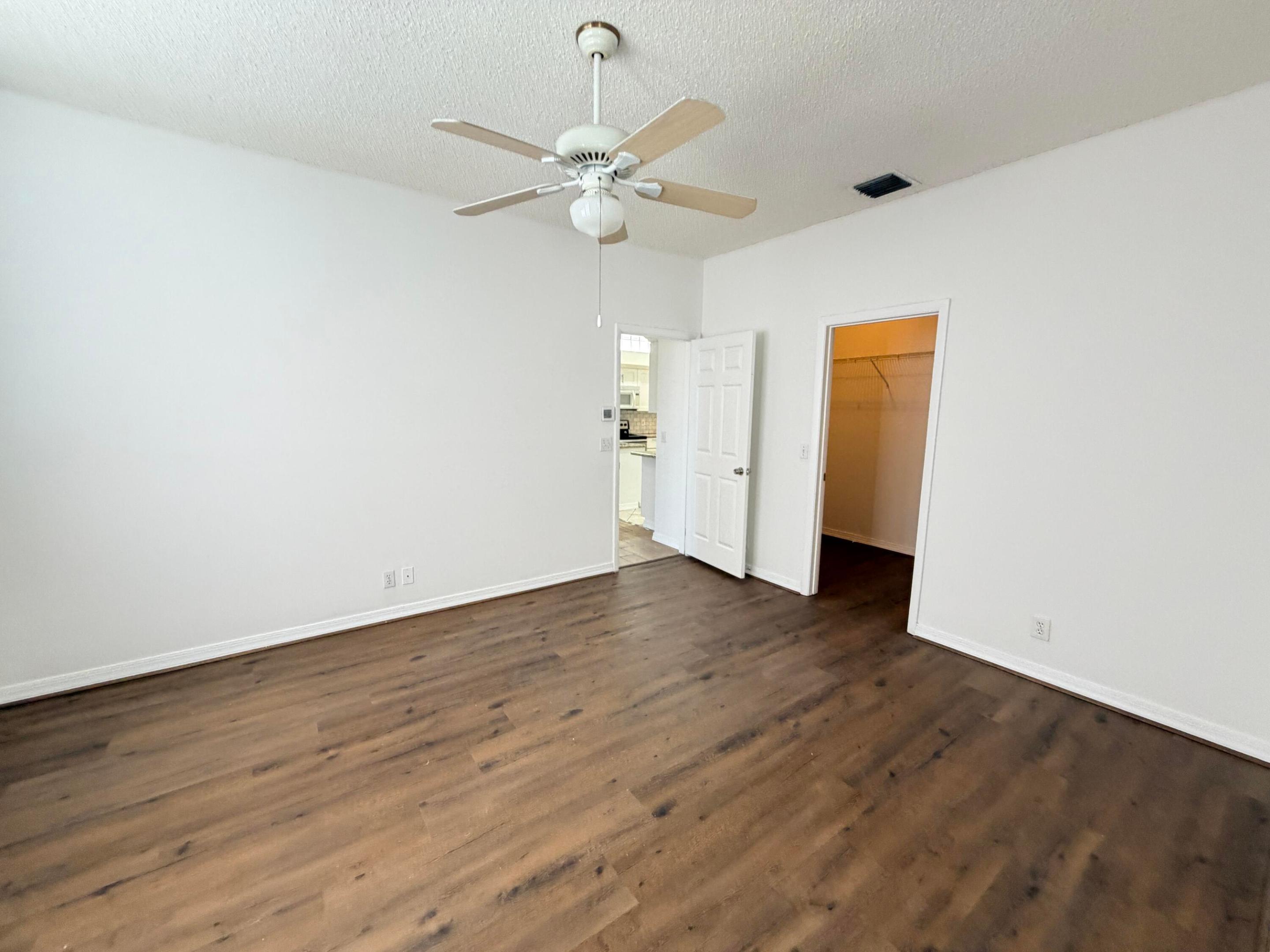 VILLAGES OF WOODLAKE - Residential Lease